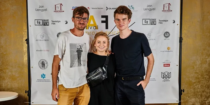 Podporujte potenciál a talent svých dětí, ať už vynikají v herectví, zpěvu, tanci, nebo je zajímají technické vymoženosti zábavního průmyslu.