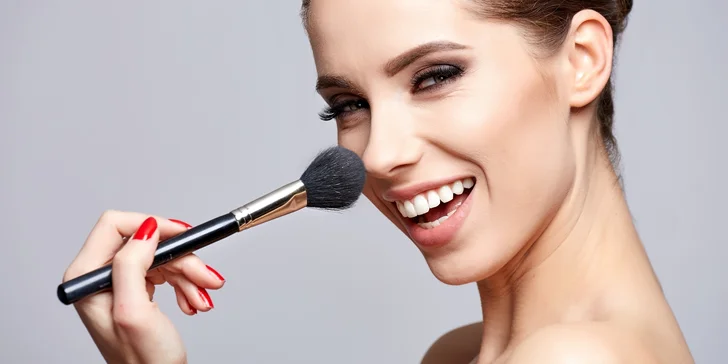 Na místě se vás ujme profesionální make-up artist. 