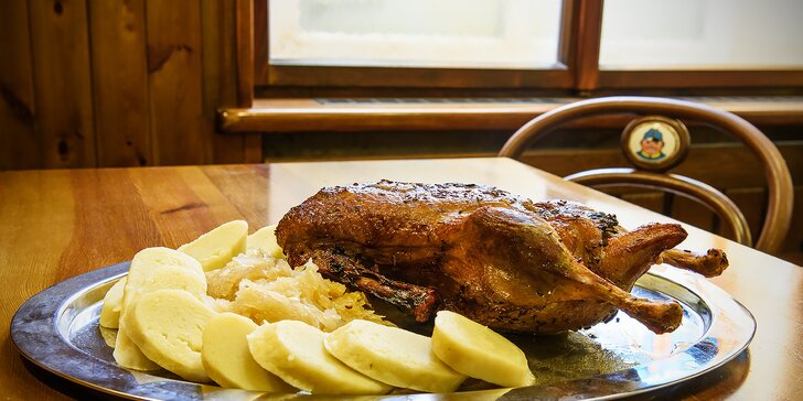 Dokřupava pečená kachna pro 4 jedlíky včetně knedlíků a zelí i dezert