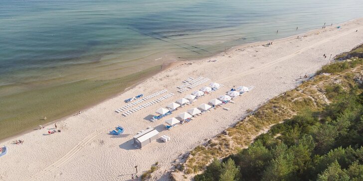 Dovolená u Baltského moře: moderní resort s wellness, venkovním bazénem a polopenzí, 5 min. od pláže