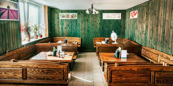 Hlavní vietnamské jídlo podle výběru s kuřecím, hovězím nebo kachnou