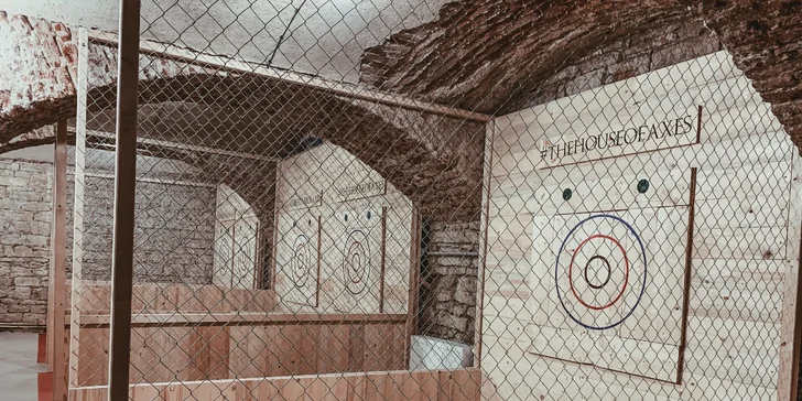 To se hodí: zasoutěžte si ve vrhu sekerou, 90 minut netradiční zábavy pro 2–6 osob