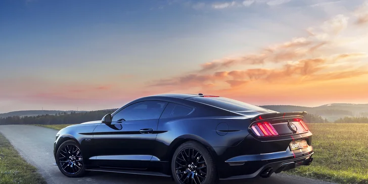 Usedněte za volant supersportu: nabušený Ford Mustang GT 5.0