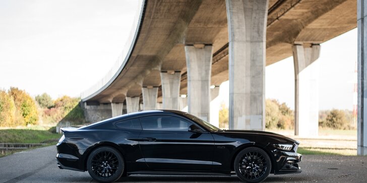 Usedněte za volant supersportu: nabušený Ford Mustang GT 5.0