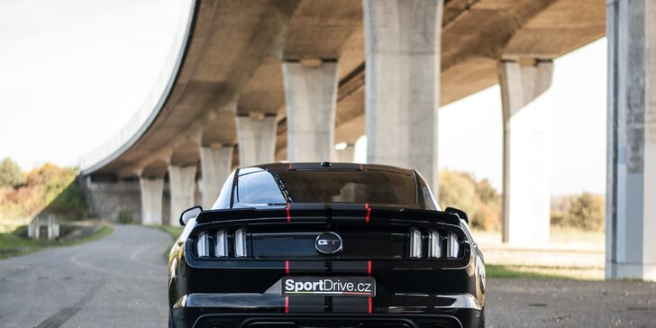 Usedněte za volant supersportu: nabušený Ford Mustang GT 5.0