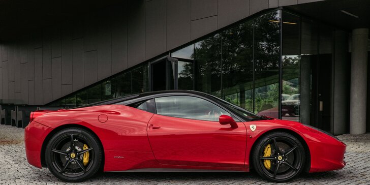 Jízda v novém Ferrari 458 Italia nebo v Lamborghini Gallardo LP560-4 vč. paliva