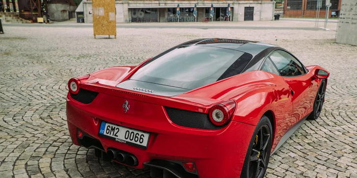 Jízda v novém Ferrari 458 Italia nebo v Lamborghini Gallardo LP560-4 vč. paliva