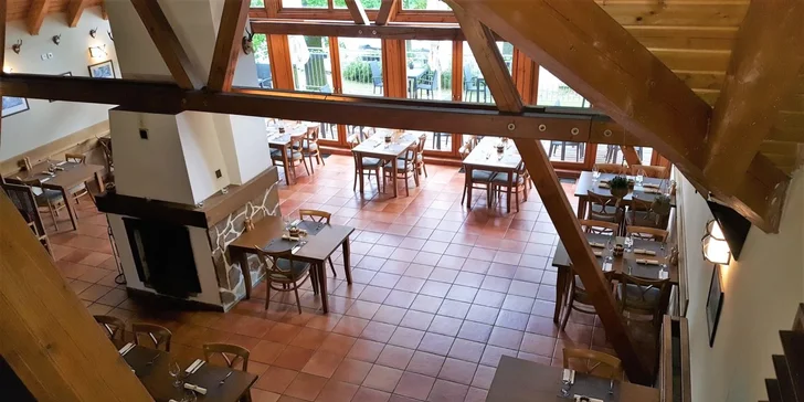 Čtyřchodové menu v Lovecké Chatě na Hluboké pro dva: hřbet z muflona, kulajda i bažantí roláda a cheesecake