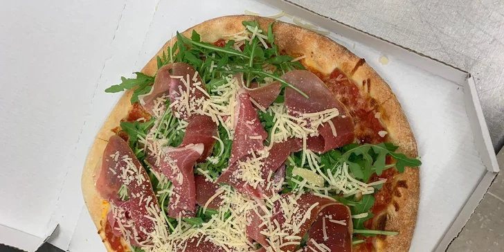 Dvě pizzy dle vlastního výběru z 19 druhů: capricciosa, quattro formaggi i prosciutto crudo el rucolla
