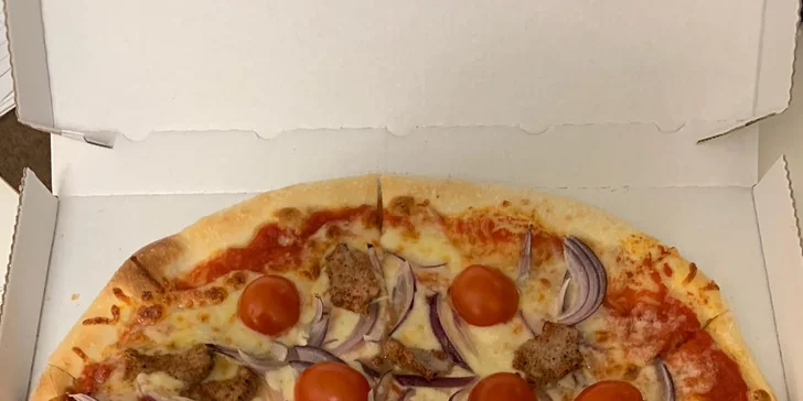 Dvě pizzy dle vlastního výběru z 19 druhů: capricciosa, quattro formaggi i prosciutto crudo el rucolla