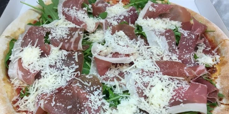 Dvě pizzy dle vlastního výběru z 19 druhů: capricciosa, quattro formaggi i prosciutto crudo el rucolla