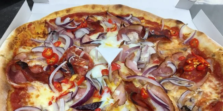 Dvě pizzy dle vlastního výběru z 19 druhů: capricciosa, quattro formaggi i prosciutto crudo el rucolla
