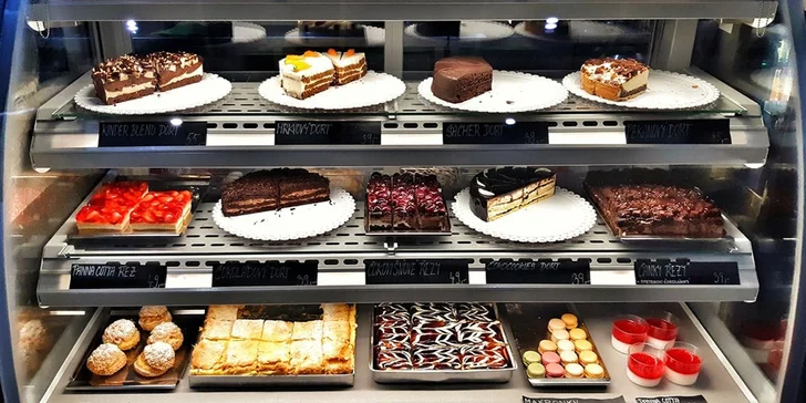 Dortík a káva dle výběru pro 1 či 2 mlsouny: Cheesecake, Sacher a další laskominy