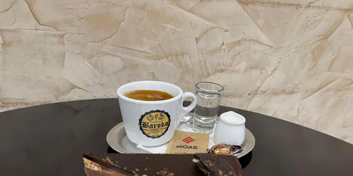 Dortík a káva dle výběru pro 1 či 2 mlsouny: Cheesecake, Sacher a další laskominy