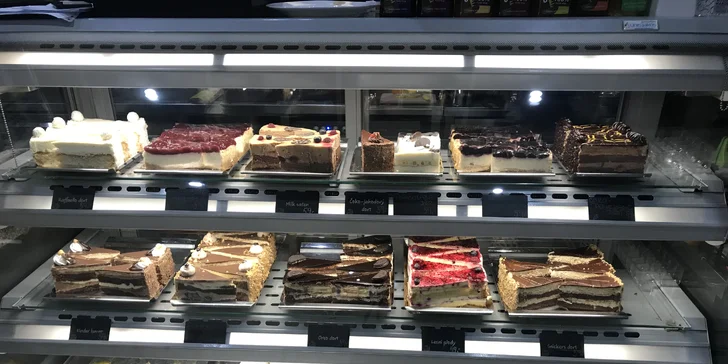 Dortík a káva dle výběru pro 1 či 2 mlsouny: Cheesecake, Sacher a další laskominy