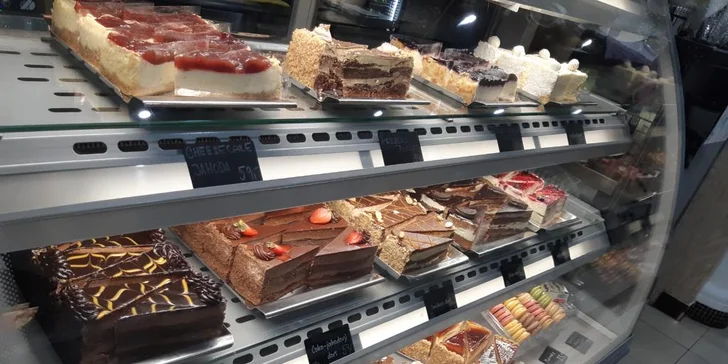 Dortík a káva dle výběru pro 1 či 2 mlsouny: Cheesecake, Sacher a další laskominy