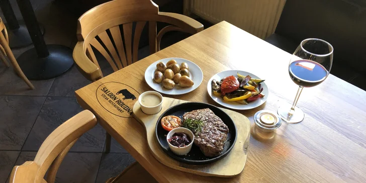 500g argentinský rump steak s přílohou i lahev červeného vína pro 2 osoby