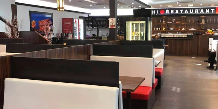 Pestré sety sushi o 40–68 ks: rolky s lososem, krabem i tuňákem, krevetami nebo vege