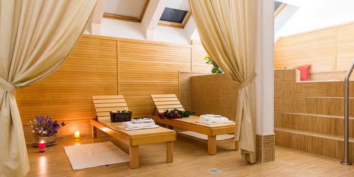 2 hod. relaxu v privátním wellness pro 2–4 osoby: finská sauna, hydromasážní whirlpool i relaxační zóna