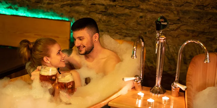 Dopřejte si relax: 60 minut pivní lázně a cedrové infrasauny pro 2 osoby