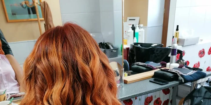 Aplikace brazilského keratinu, zastřižení konečků i možnost barvení či melíru