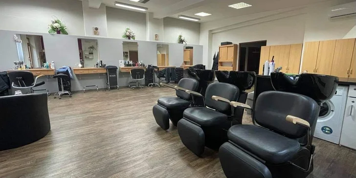 Vlasy jako nové: aplikace brazilského keratinu pro všechny délky vlasů