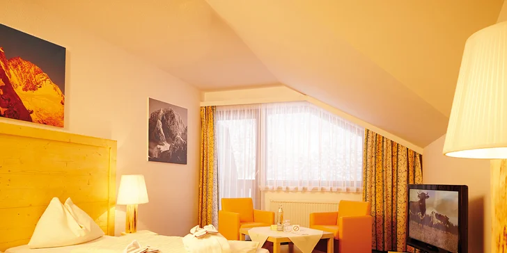 Zimní dovolená v regionu Dachstein West: polopenze, wellness, 2 km od skiareálu, děti zdarma