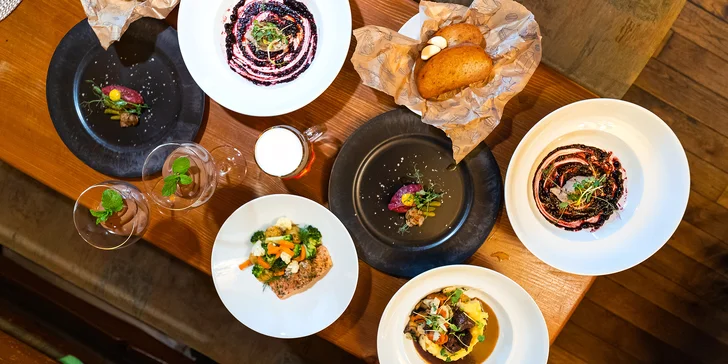 Degustační menu pro dva: kachní paštika, hovězí tataráček, líčka na víně či losos a čokoládová pěna