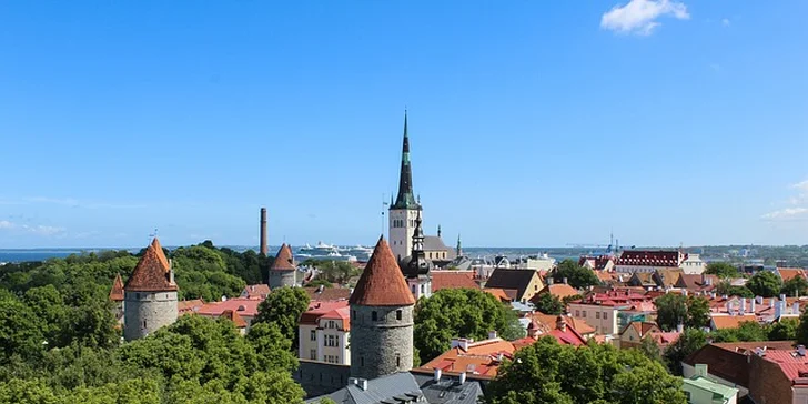 Pobaltím za historií a přírodními krásami: poznávací zájezd s ubytováním i snídaní