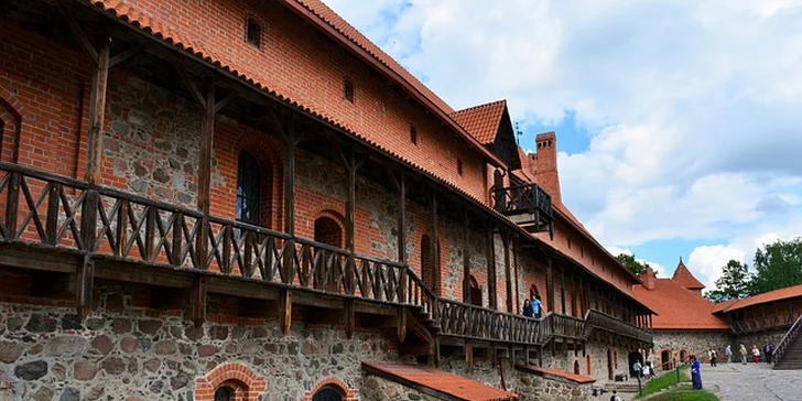 Pobaltím za historií a přírodními krásami: poznávací zájezd s ubytováním i snídaní