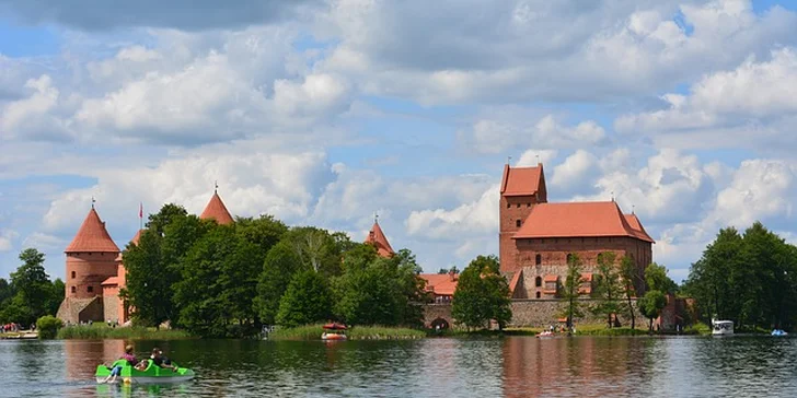 Pobaltím za historií a přírodními krásami: poznávací zájezd s ubytováním i snídaní
