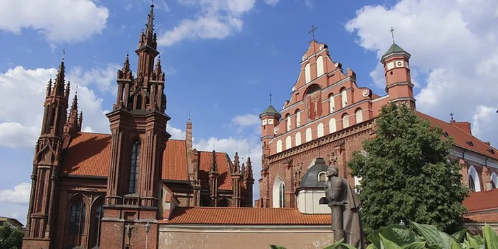 Pobaltím za historií a přírodními krásami: poznávací zájezd s ubytováním i snídaní