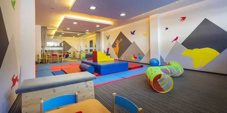 Romantický či rodinný pobyt u Štrbského plesa: polopenze, wellness, zábava a až 2 děti zdarma