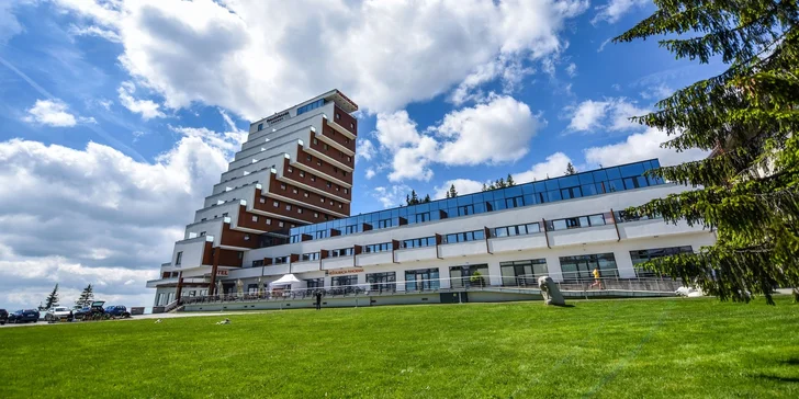 Romantický či rodinný pobyt u Štrbského plesa: polopenze, wellness, zábava a až 2 děti zdarma