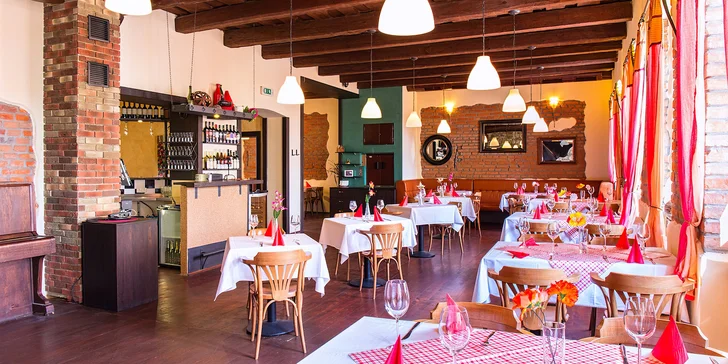 500g argentinský rump steak s přílohou i lahev červeného vína pro 2 osoby