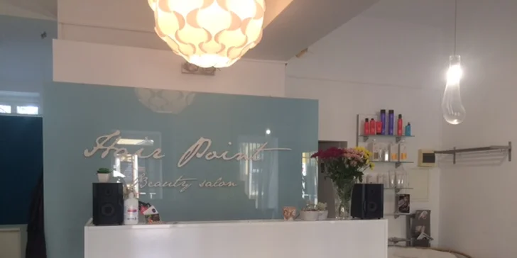 Permanentní make-up: horní i dolní oční linky, pudrové obočí či rty