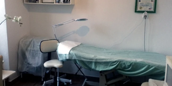 Permanentní make-up: horní i dolní oční linky, pudrové obočí či rty
