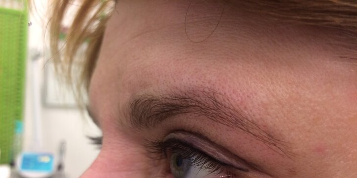 Permanentní make-up: horní i dolní oční linky, pudrové obočí, microblading či rty