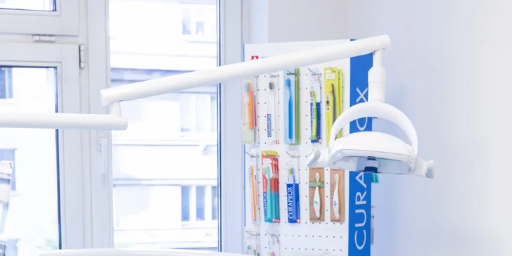 Kompletní dentální hygiena pro krásný úsměv i balíček pomůcek k čištění zubů