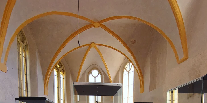 Vstup do kaple svaté Anny i do přilehlé zahrady pro jednotlivce či rodinu