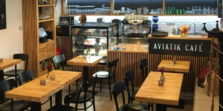 Povznášející posezení: káva či cappuccino i zákusek nebo domácí limonáda