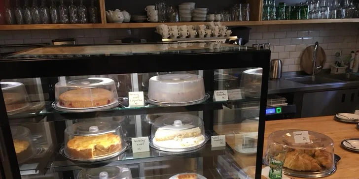 Zaleťte si na kávu, zákusek nebo domácí limonádu do Aviatik café