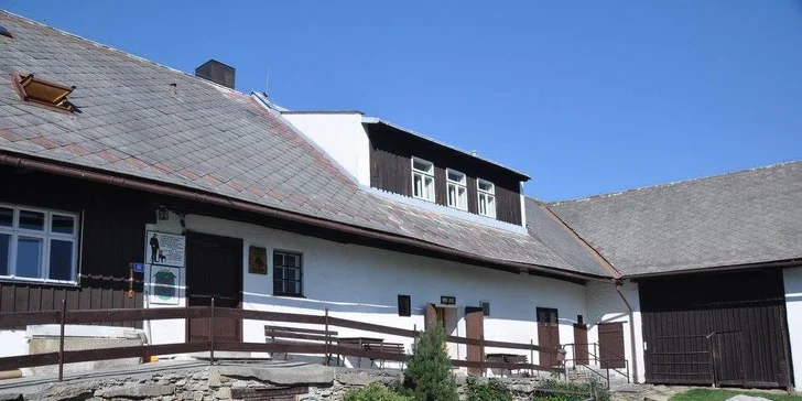 Pár dní v šumavském ráji: pobyt v apartmánu se zahradou nebo v podkrovním pokoji i snídaně