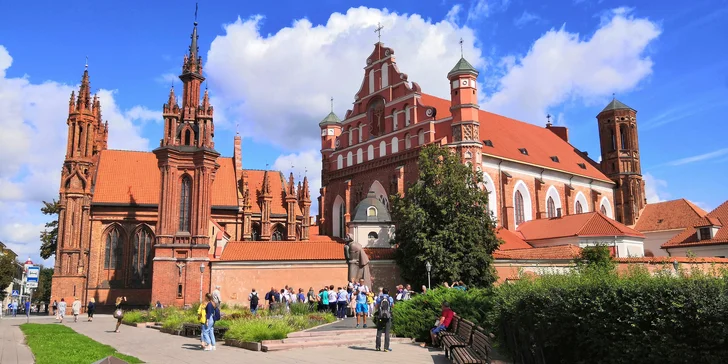 Pobaltím za historií a přírodními krásami: poznávací zájezd s ubytováním i snídaní