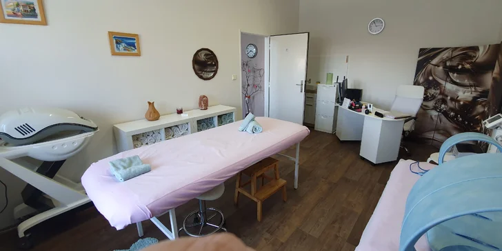 Masáže podle výběru: klasická masáž zad, šíje i nohou nebo obličeje a dekoltu