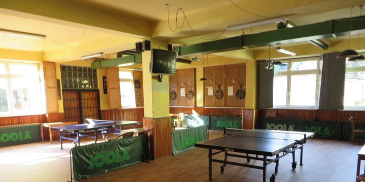 Do hospůdky s kamarády: 2 hodiny vyvedené zábavy s možností jídla pro 2 nebo 4