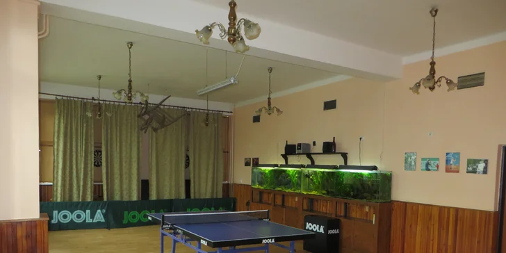 Do hospůdky s kamarády: 2 hodiny vyvedené zábavy s možností jídla pro 2 nebo 4