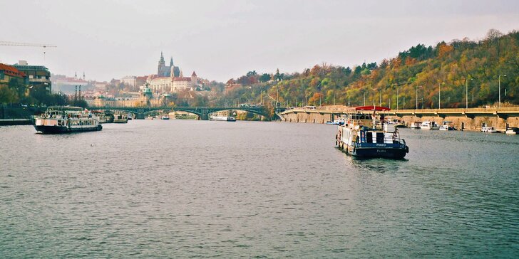 Vyhlídkové, polední a večerní plavby po Vltavě, některé i s rautem a hudbou