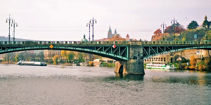 Vyhlídkové plavby po Vltavě pro děti i dospělé: 1 nebo 2 hod. i studený a teplý raut