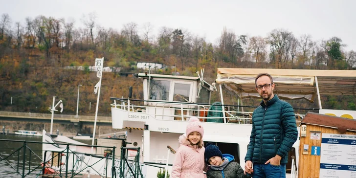 Vyhlídkové plavby po Vltavě pro děti i dospělé: 1 nebo 2 hod. i studený a teplý raut